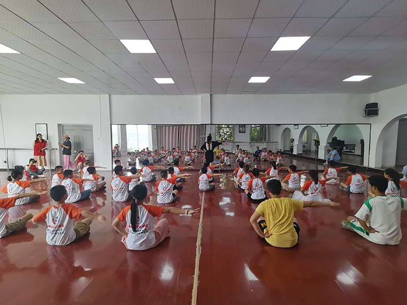 双清区：七彩假期情暖童心 公益托管匠心筑梦(图1)