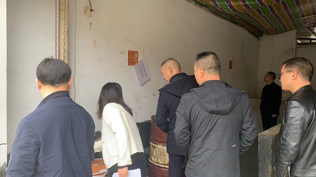 邵阳市生态环境局双清分局持续开展“四不两直”检查助力优化营商环境(图1)