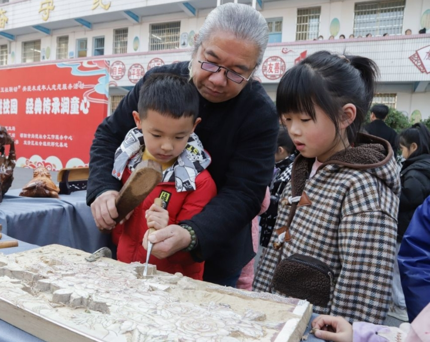湖南省邵阳市双清区：“五社联动”聚合力文化“童”行伴成长(图1)