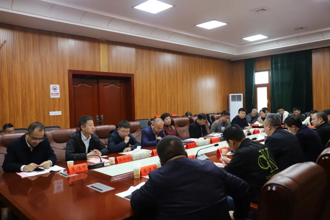 看现场，谈合作，谋发展，辽宁华戎装备来双清区商务考察洽谈(图2)