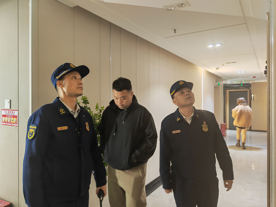 双清区消防救援大队开展人员密集场所消防安全检查(图1)
