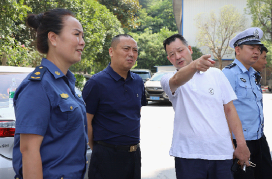 双清区开展治理超限超载联合执法行动，“亮剑”交通问题顽瘴痼疾(图2)