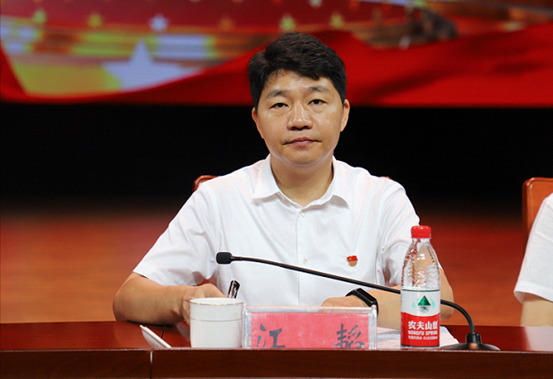 双清区隆重表彰优秀共产党员、优秀党务工作者和先进基层党组织(图2)