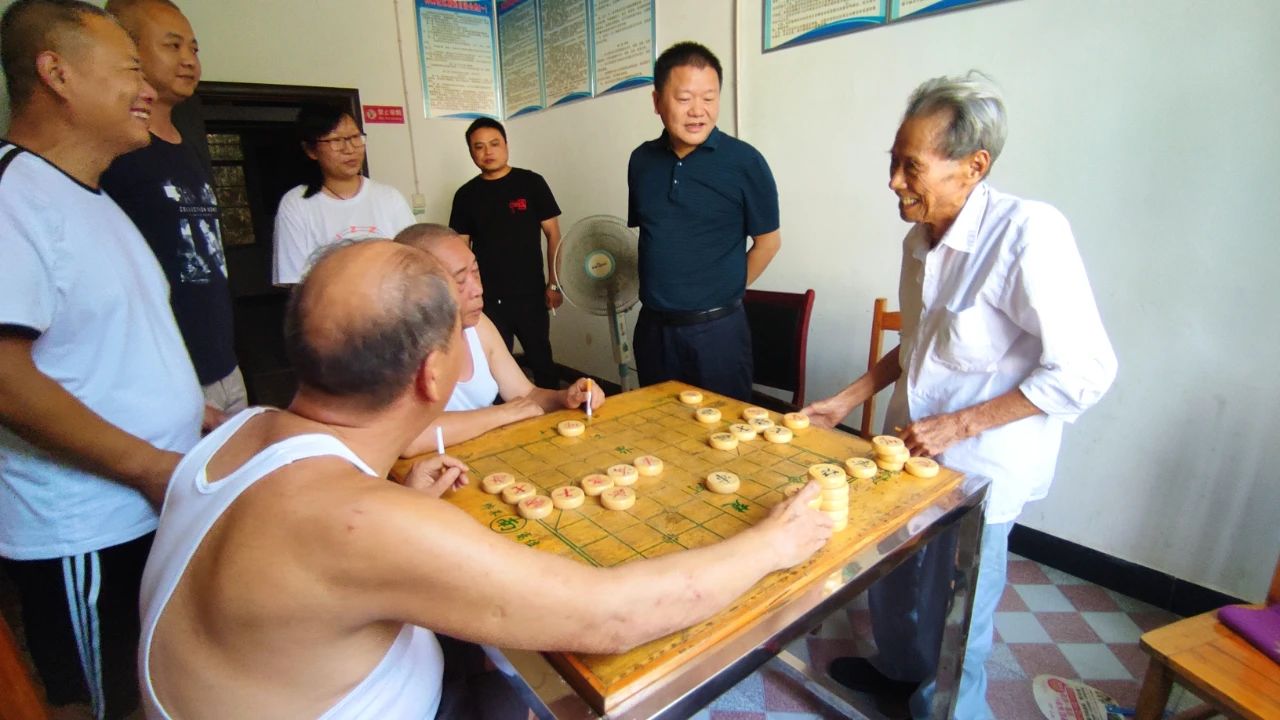 双清区委书记曾秦伟周末暗访：勇于担当创先争优 干在实处走在前列(图3)