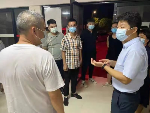 阻断疫情 决战创文 曾秦伟、江韬暗访疫苗接种和创文工作(图3)