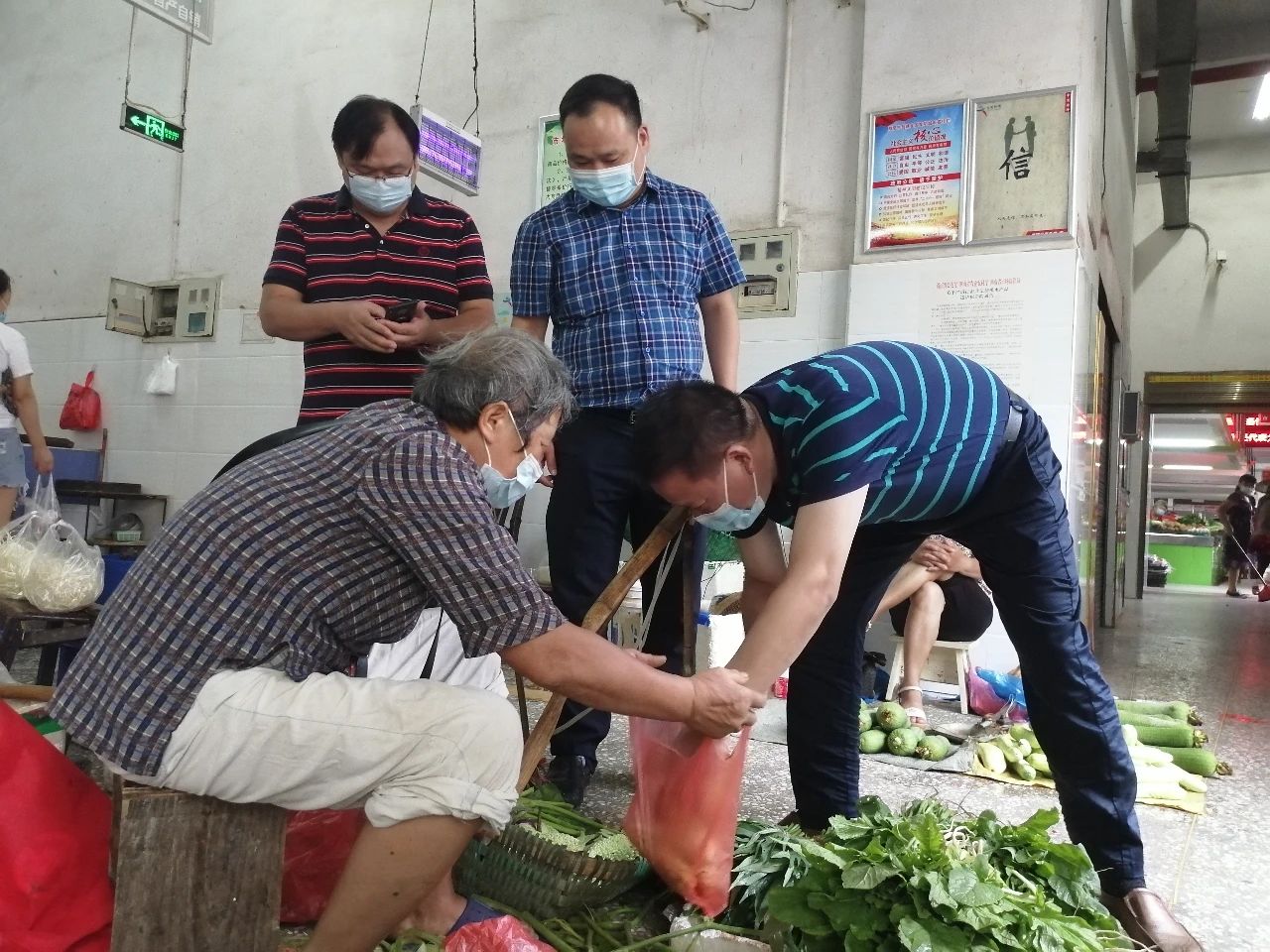 坚持防疫和创文两手硬 双清区委书记曾秦伟到基层“解剖麻雀”(图3)
