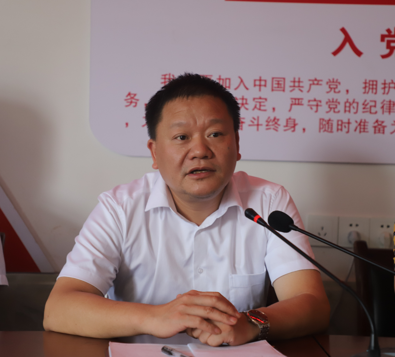 拉家常、话发展 双清区委书记曾秦伟以正式代表候选人身份与选民代表见面(图2)