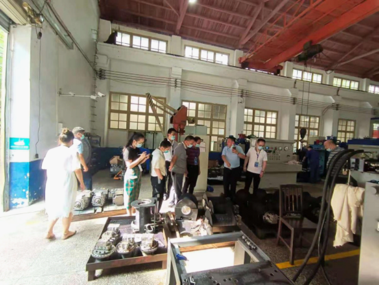 市政府发展研究中心来双清区开展专题调研(图1)