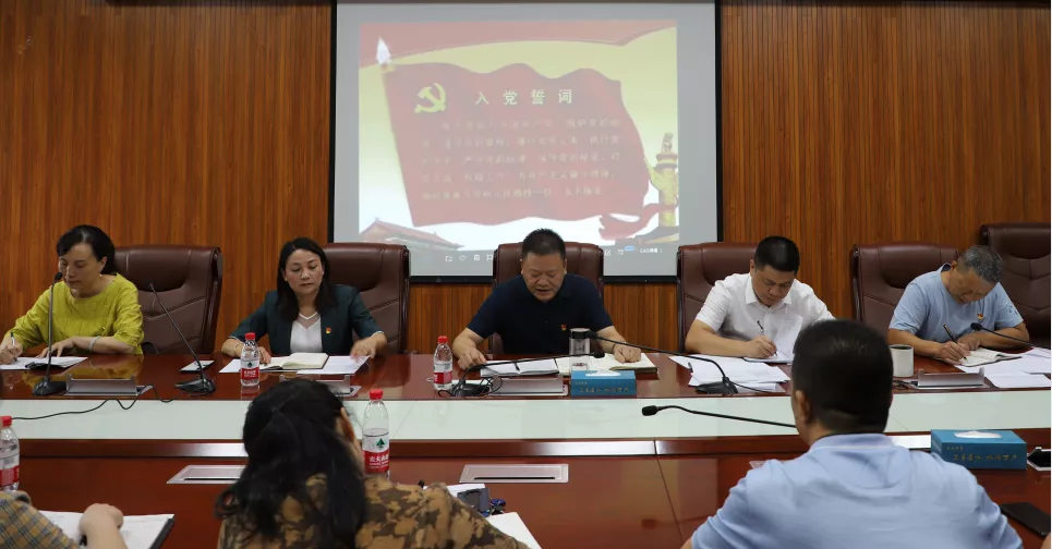 曾秦伟以普通党员身份参加双清区委办党支部专题组织生活会(图3)