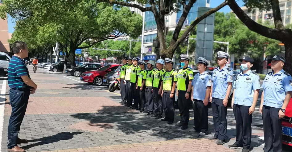 双清区委书记曾秦伟中秋节慰问一线执勤人员(图2)