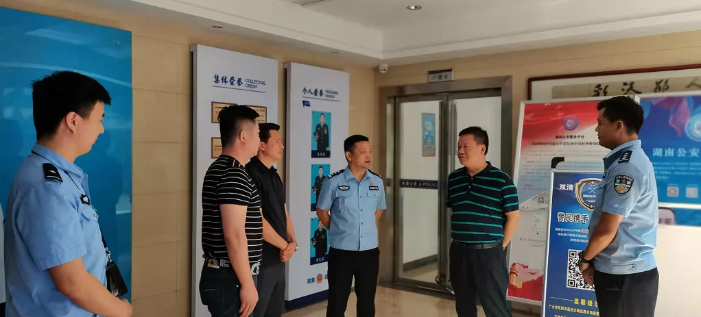 双清区委书记曾秦伟中秋节慰问一线执勤人员(图1)