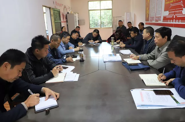 扮靓城市“后花园”：双清区委书记曾秦伟为振兴莲荷支招(图1)