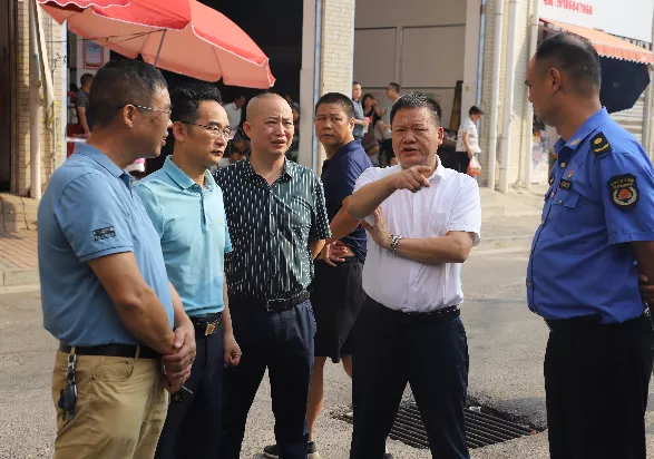 双清区委书记曾秦伟直击“创文”重点点位，问题整改“绝不拖延” (图2)