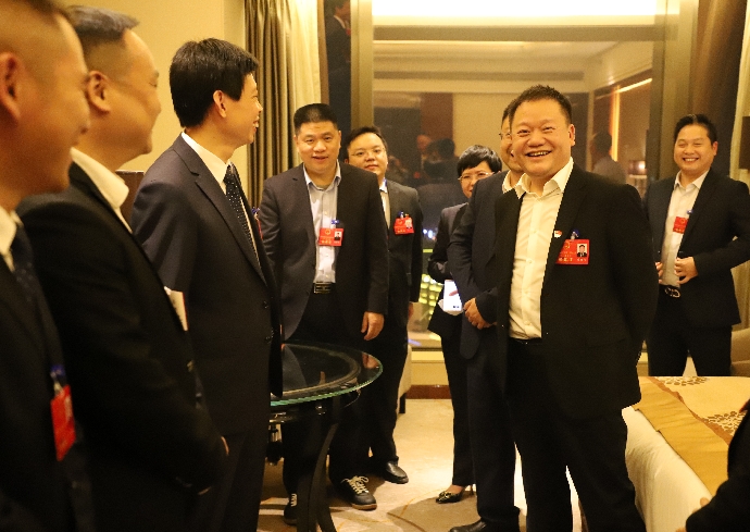 双清区领导看望区人大代表(图1)