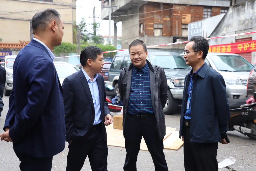 双清区开展魏源书市专项整治联合执法行动(图1)