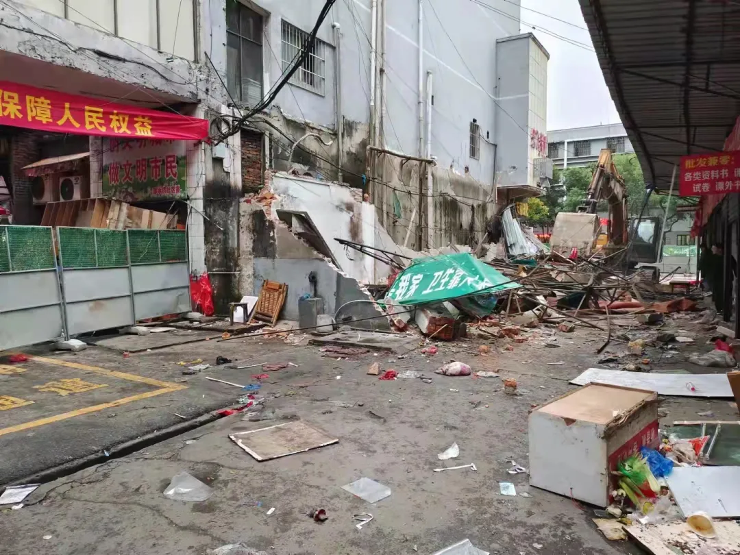 双清区开展魏源书市专项整治联合执法行动(图2)