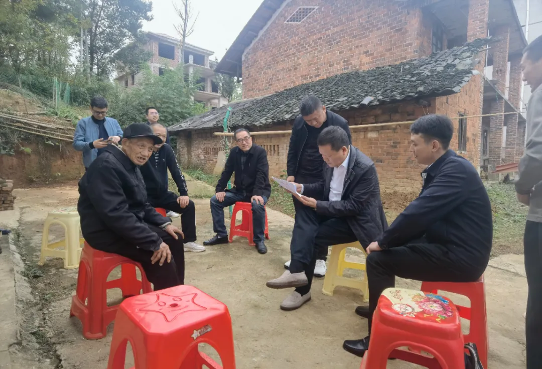 周末，双清区委书记曾秦伟慰问脱贫户，为乡村振兴“把脉问诊”(图1)