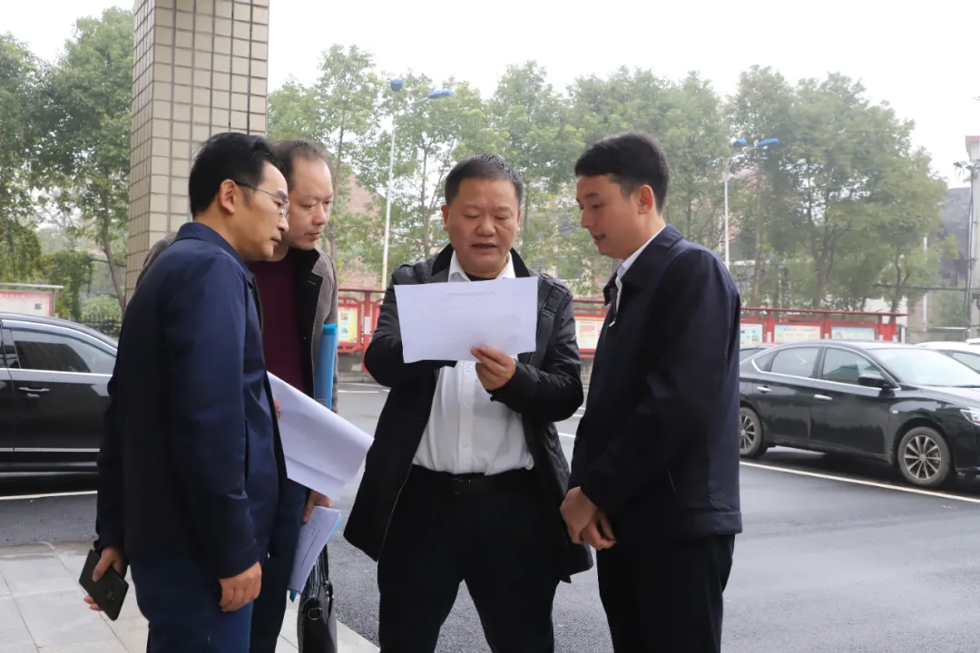 双清区委书记曾秦伟、区长江韬周末冒雨督导重点工作(图2)