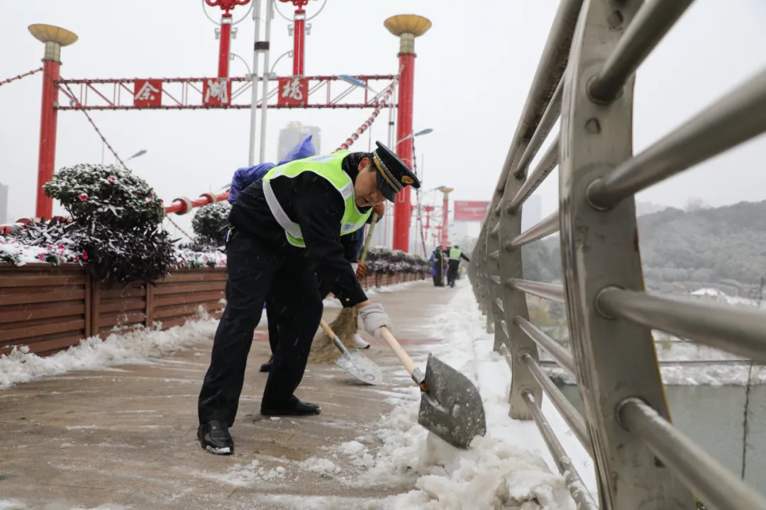 严阵以待 江韬督导低温雨雪冰冻灾害天气防范应对工作(图3)