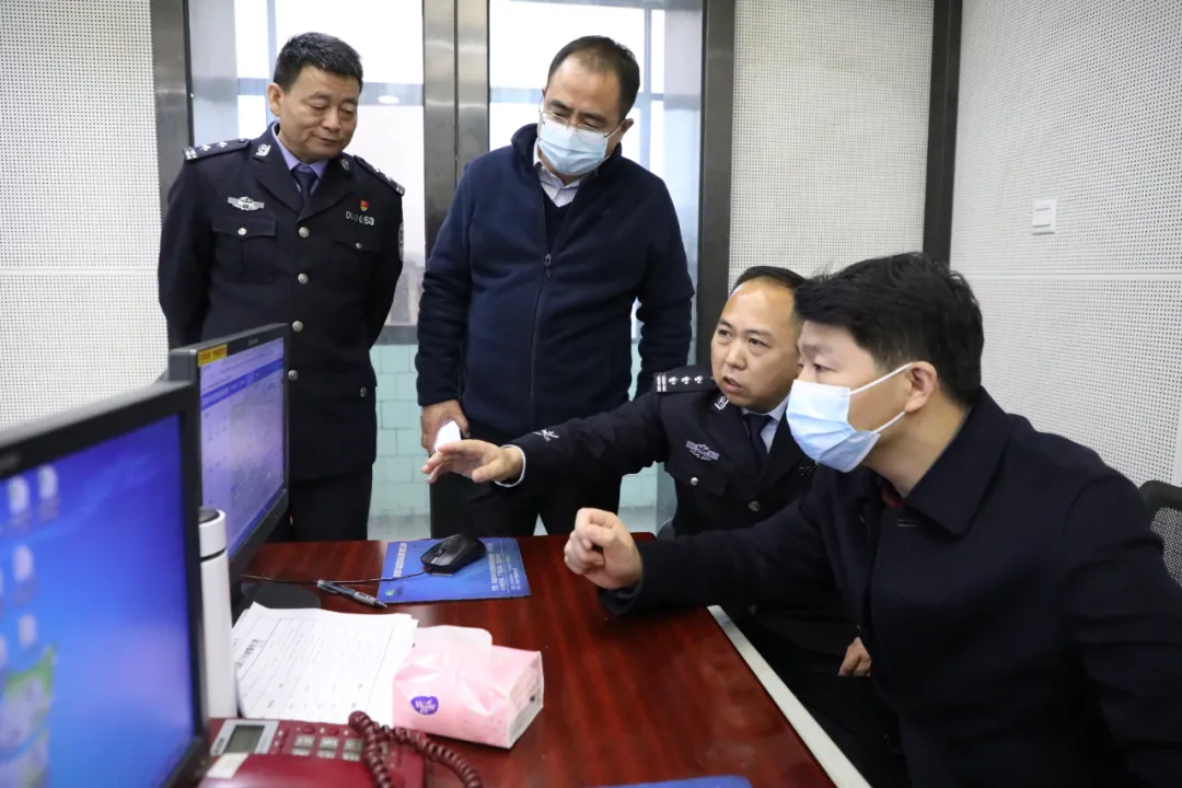 严阵以待 江韬督导低温雨雪冰冻灾害天气防范应对工作(图1)