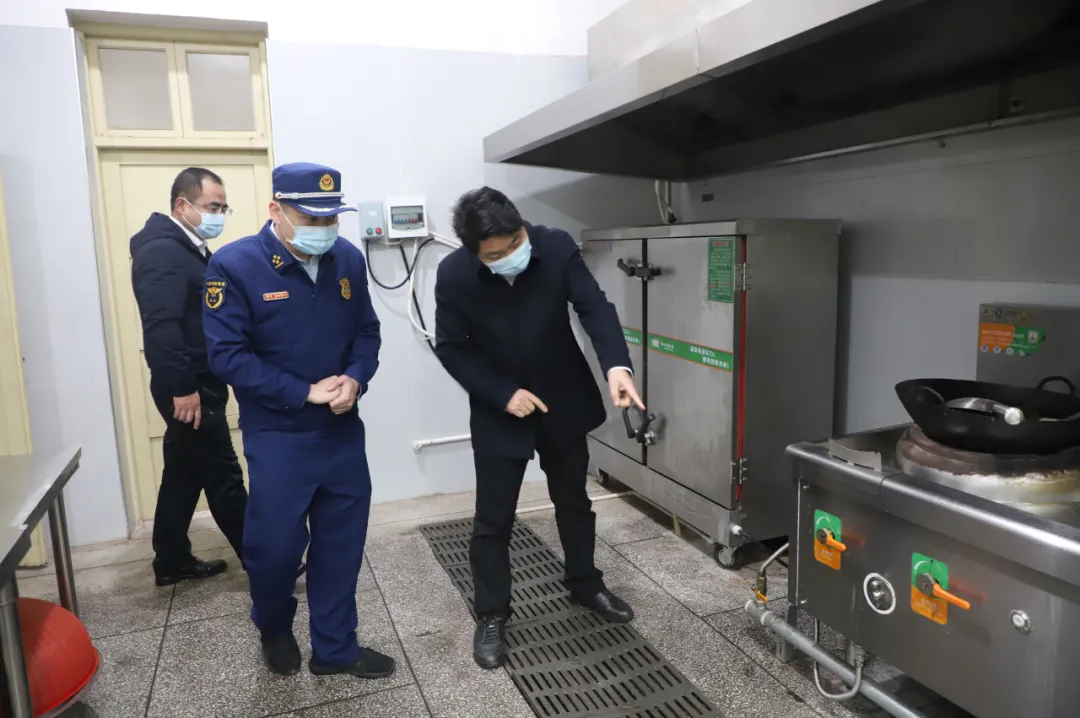江韬“四不两直”督查防疫、消防安全及创文工作(图3)