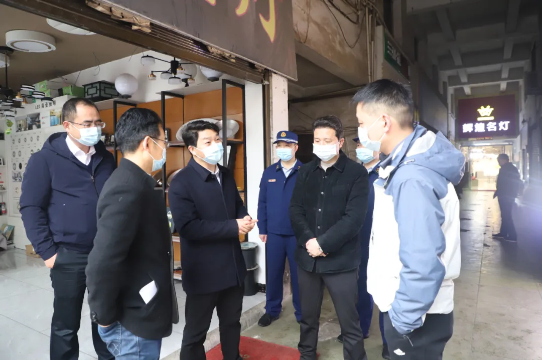 江韬“四不两直”督查防疫、消防安全及创文工作(图1)