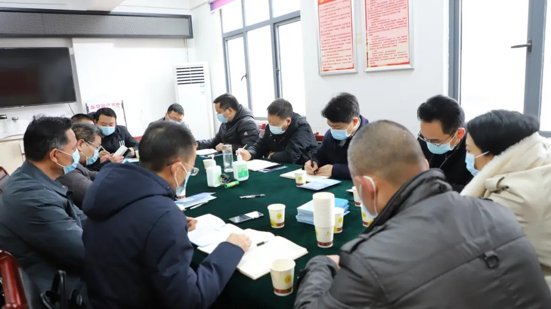 全面严起来紧起来实起来 双清区部署推进疫情防控工作(图1)