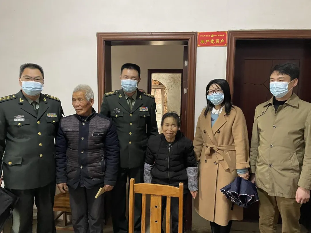 邵阳市军分区司令员诸葛军到双清区走访慰问困难群众(图3)