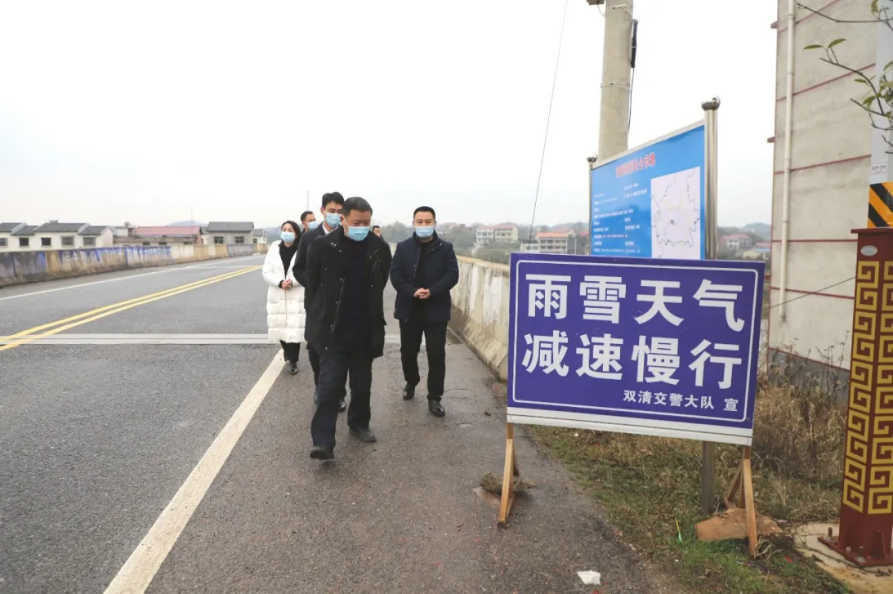 曾秦伟调研渡头桥镇安全生产、疫情防控、乡村振兴等重点工作(图1)