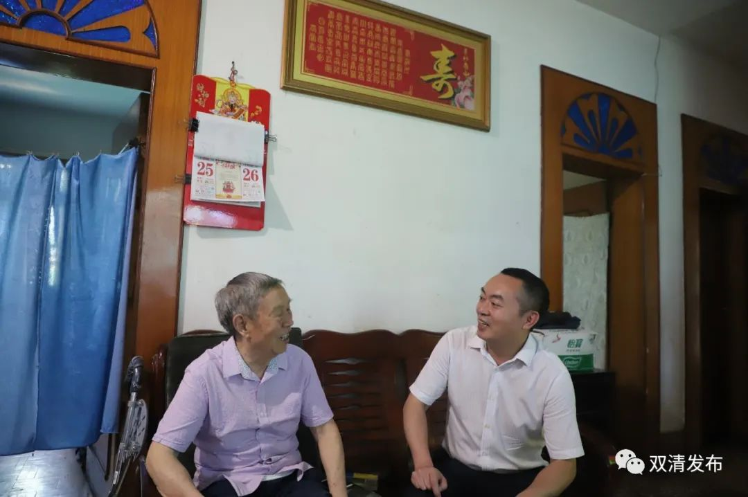 区委书记赵逢春走访慰问退休老干部(图2)