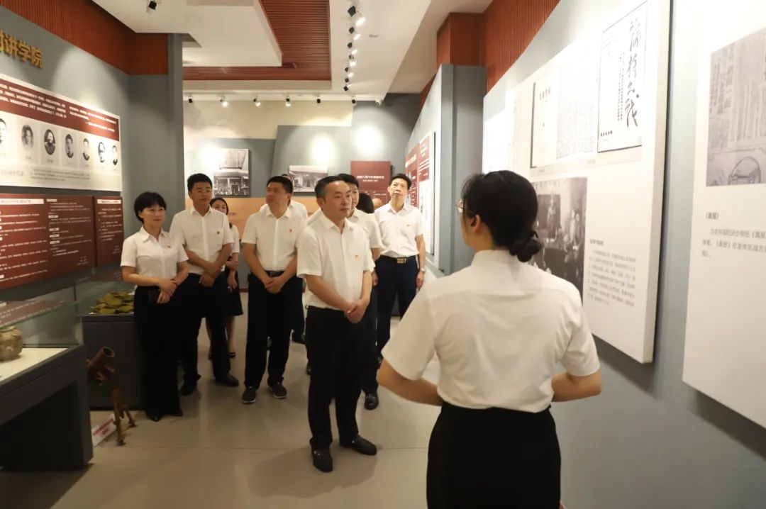 双清区委常委会会议组成人员开展“喜迎二十大 永远跟党走”庆七一活动(图2)