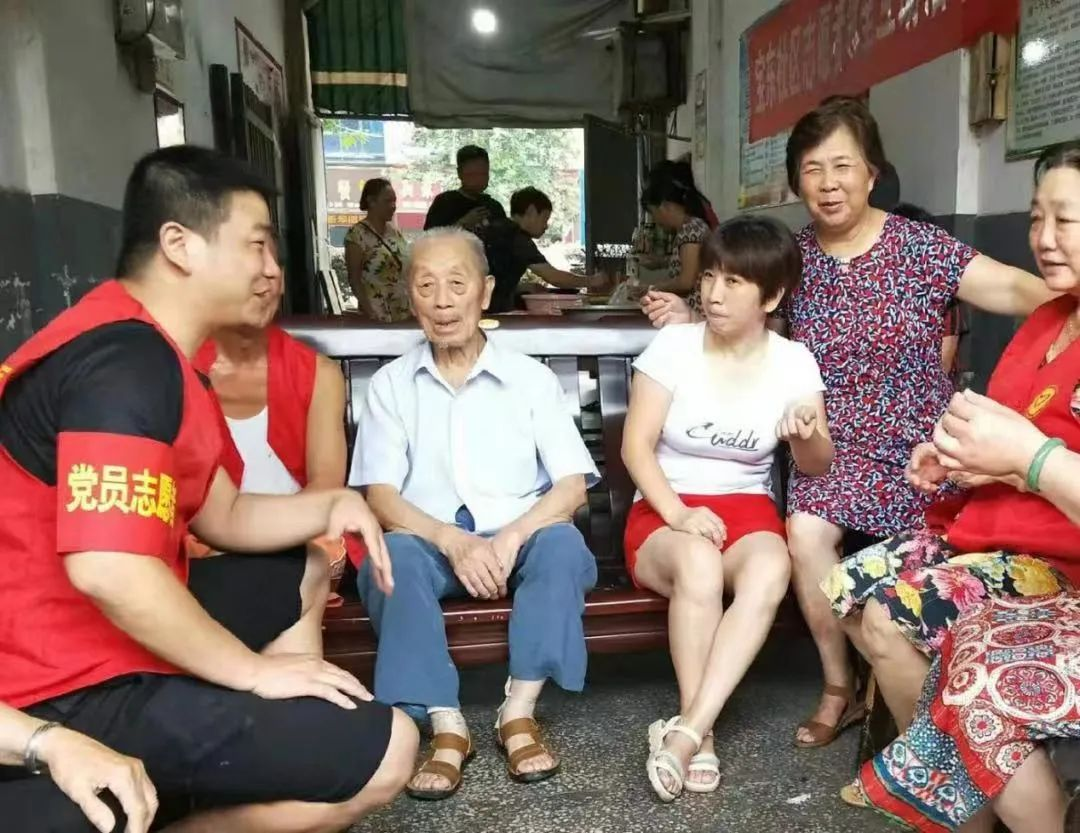 双清区：坚持党建引领 破解无物业院落小区治理难题(图3)