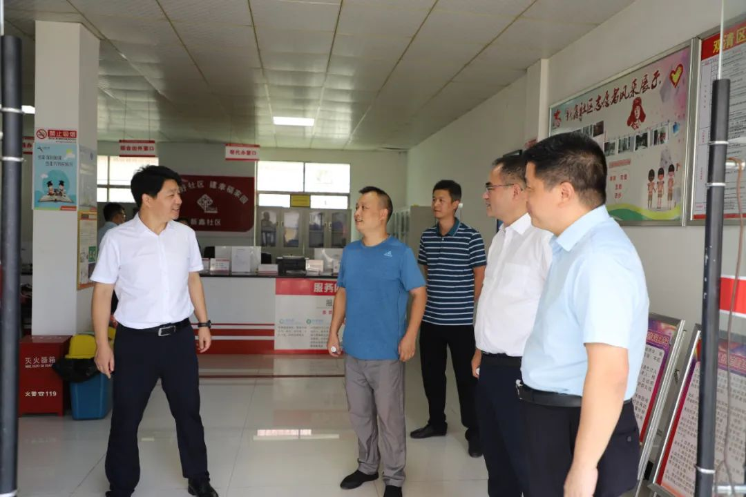 区领导调研督导社区“创文”基础设施建设情况(图2)