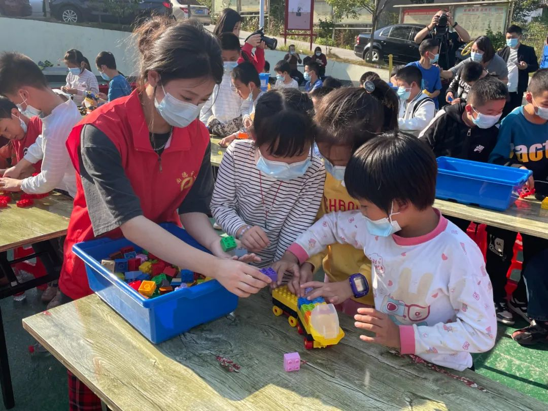 护航邵蕾 科普向未来——双清区举行关爱困境儿童志愿服务活动(图2)
