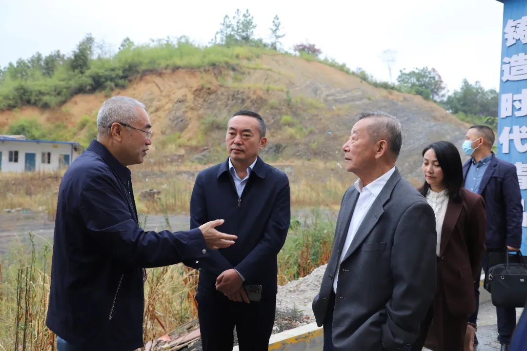 区委书记赵逢春调研双清家苑二期建设项目(图2)