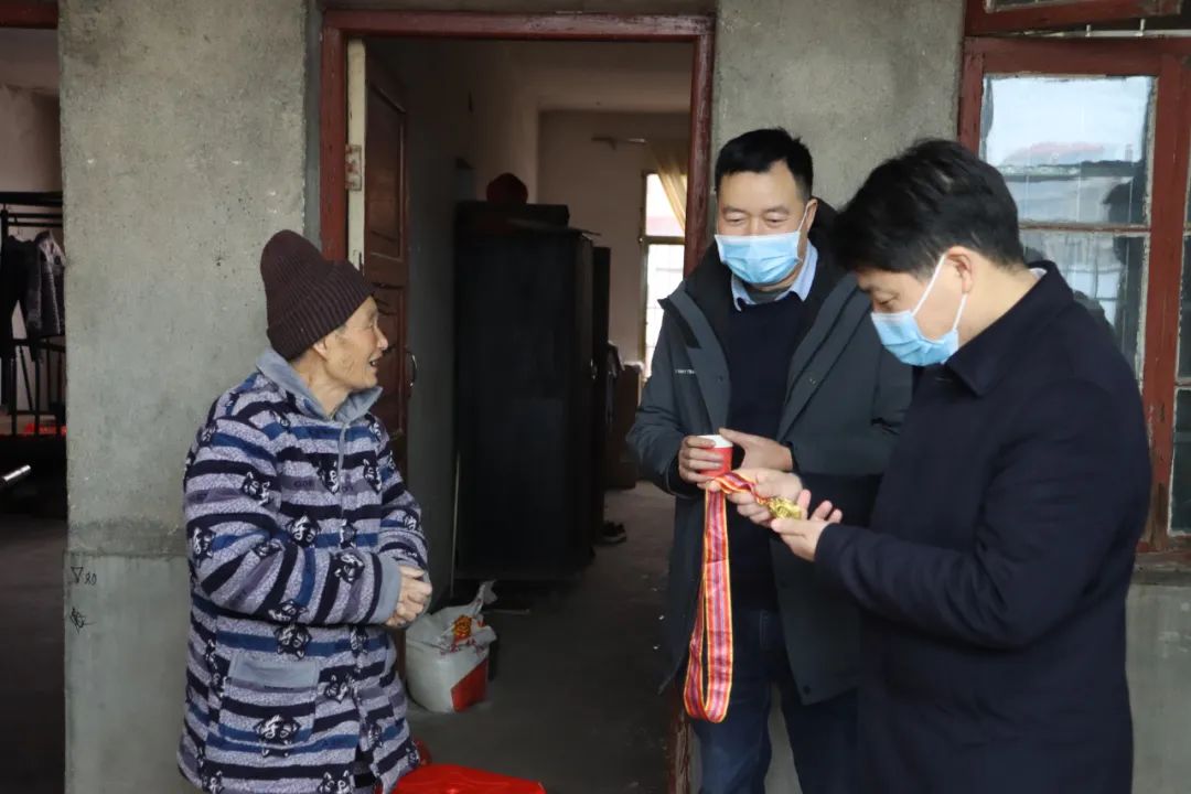 双清区领导带队开展春节前走访慰问活动(图1)