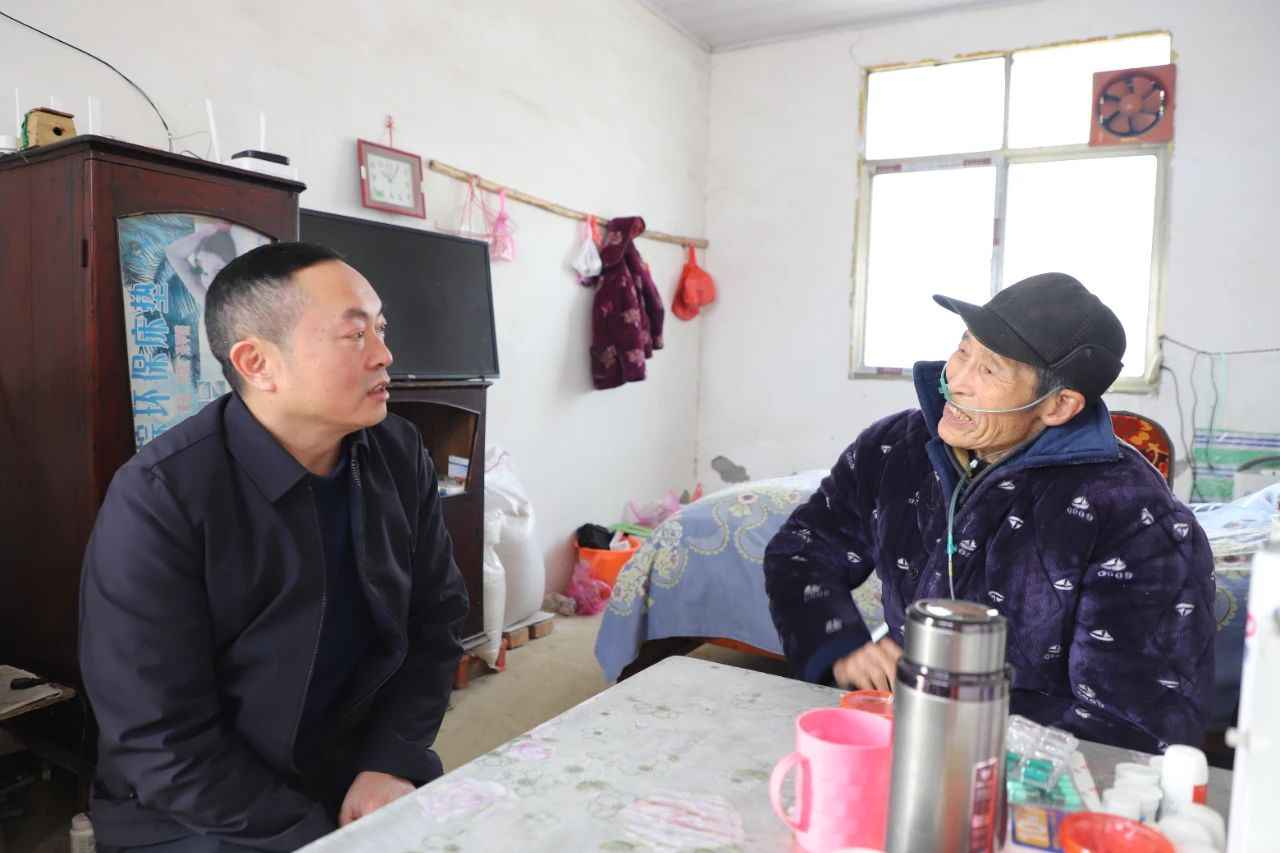 区委书记赵逢春开展春节前走访慰问活动(图2)