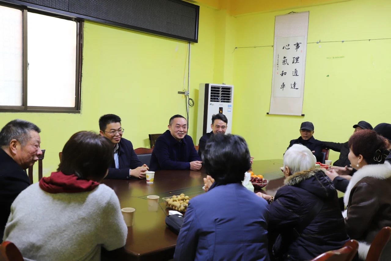前行不忘躬耕者 共话双清新发展 | 双清区开展春节走访慰问老干部活动(图1)