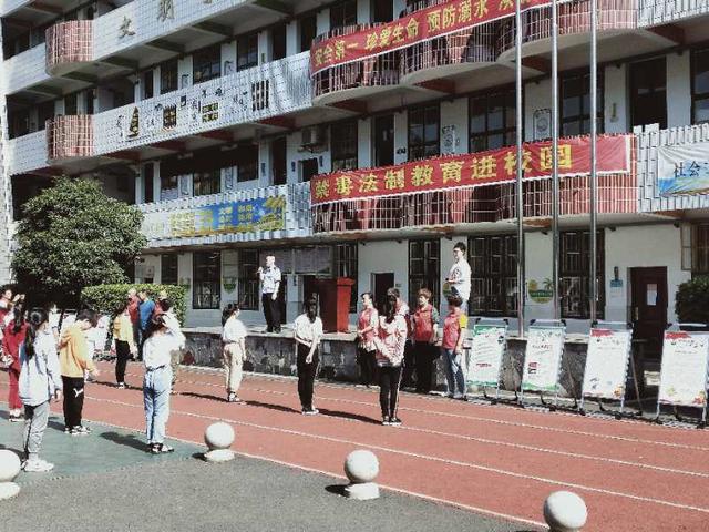 小江湖街道江湖社区联合江湖小学开展未成年人禁毒法制安全教育(图2)