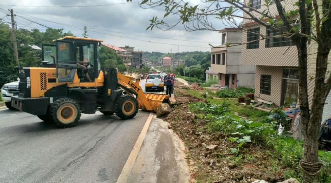 “扫除路障、安全出行”双清区在行动(图1)