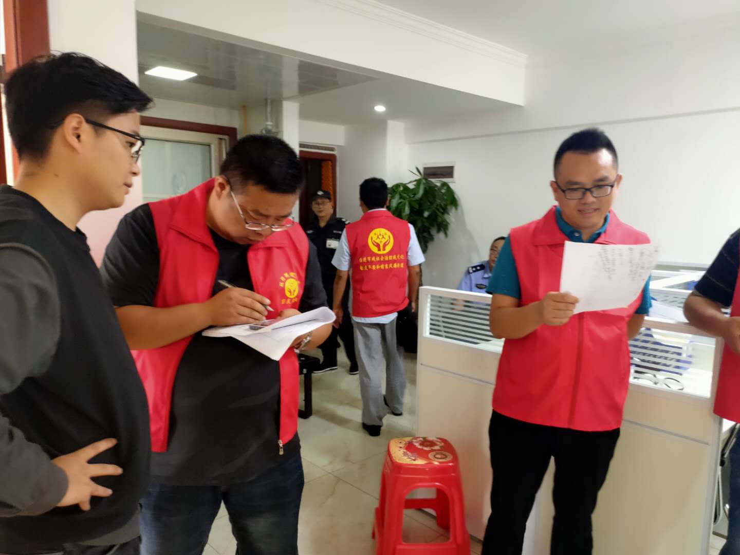 东风路街道开展“创新社会综合治理，打击预防金融犯罪”活动(图2)