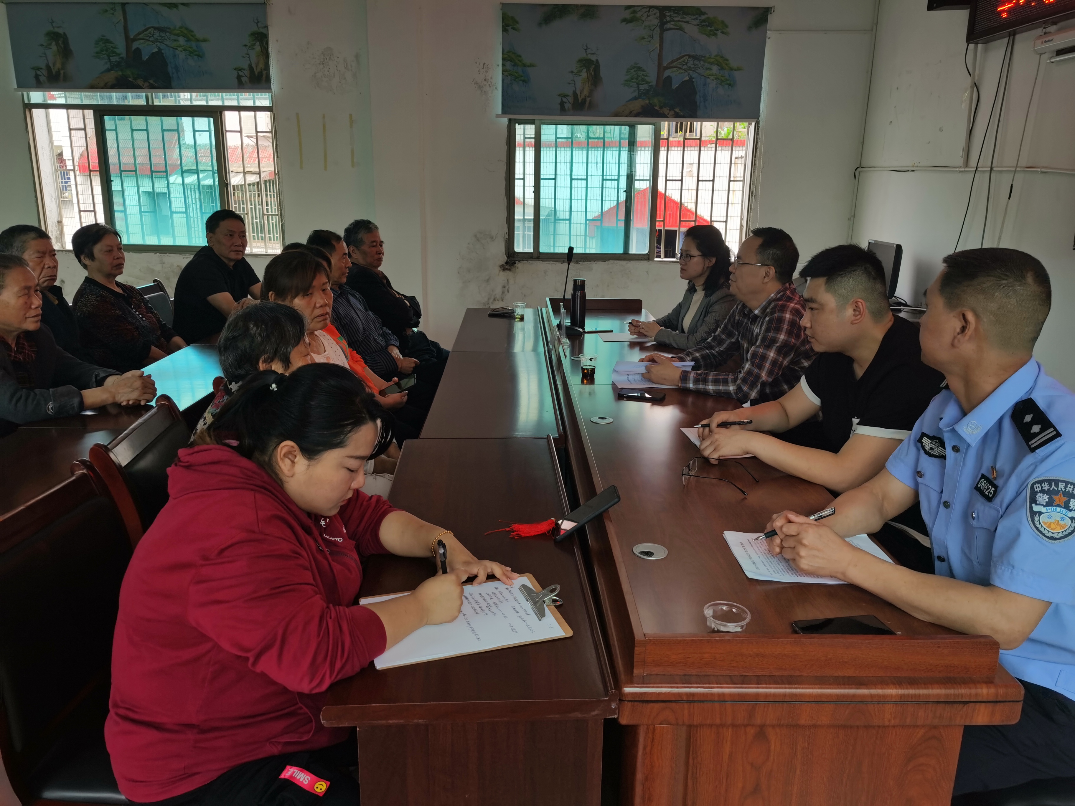 马新祥深入联点社区开展民情恳谈会(图3)