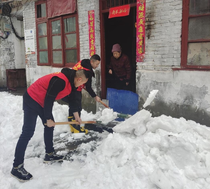 闻令出征，双清区党员干部“鏖战”冰雪(图1)