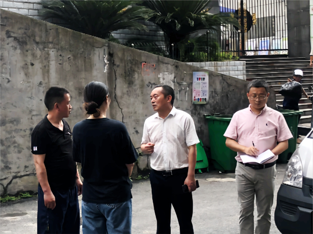 区委书记赵逢春到桥头街道督导全国文明城市创建工作(图2)