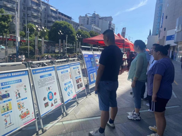 东风路街道集中开展禁毒、反邪教、防电诈宣传活动(图2)