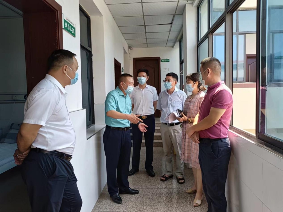 刘永德带队开展贯彻落实中央人大工作会议精神专项督查和乡镇卫生院服务能力建设专项视察(图2)