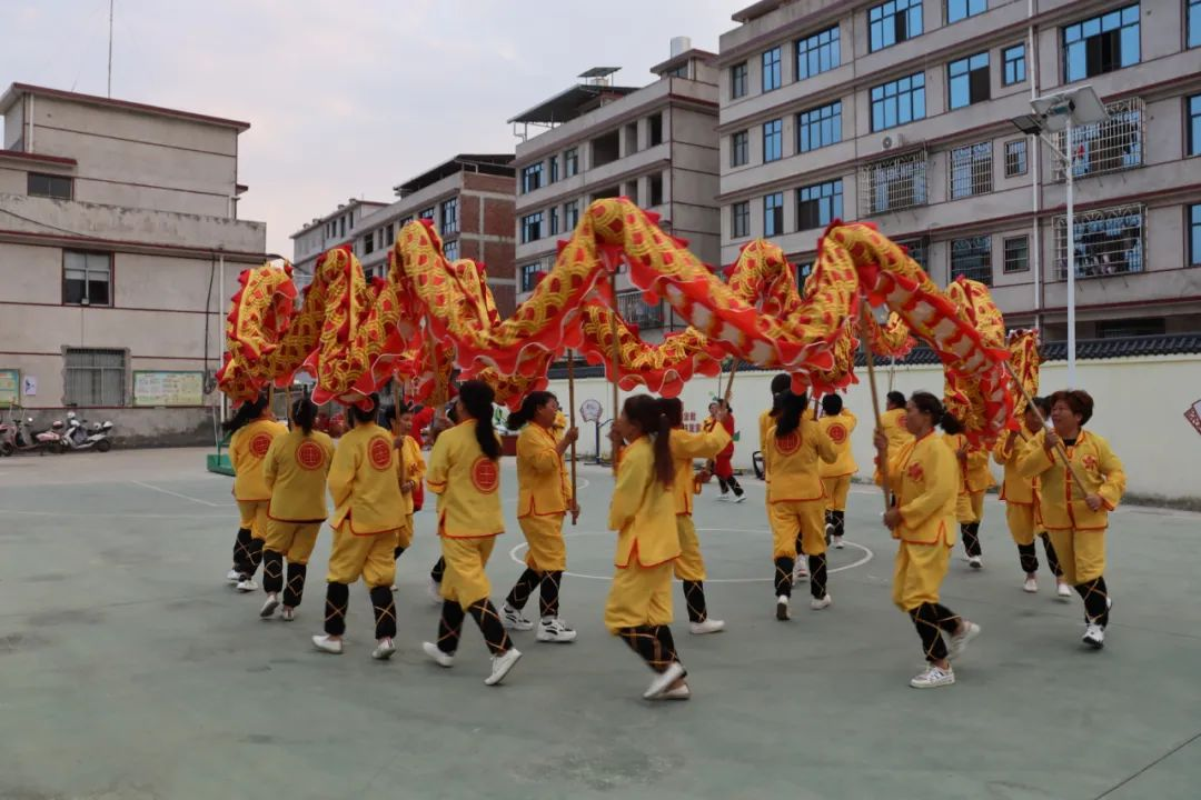 双清区：把文艺演出送到群众家门口(图2)