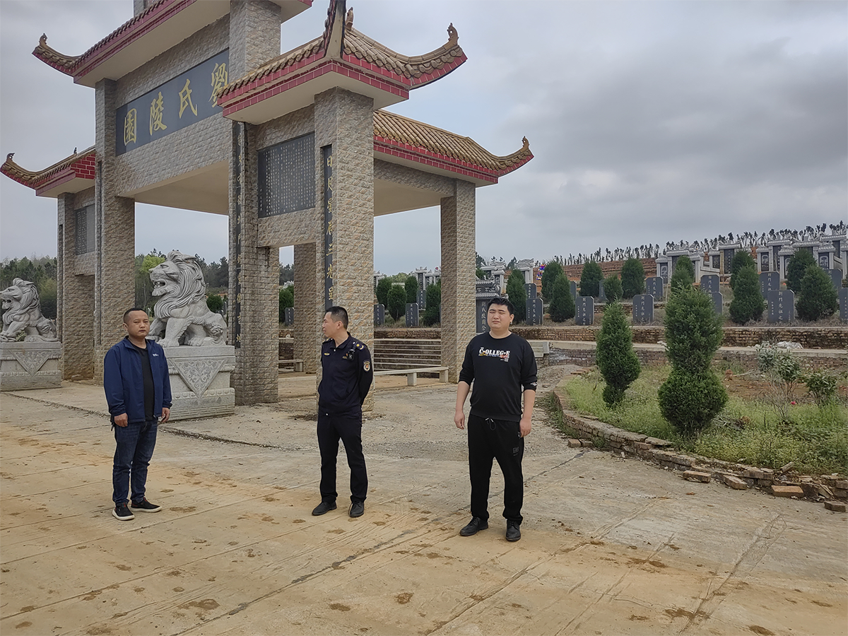 双清区高崇山镇：倡“绿色清明”，护蓝天白云(图1)