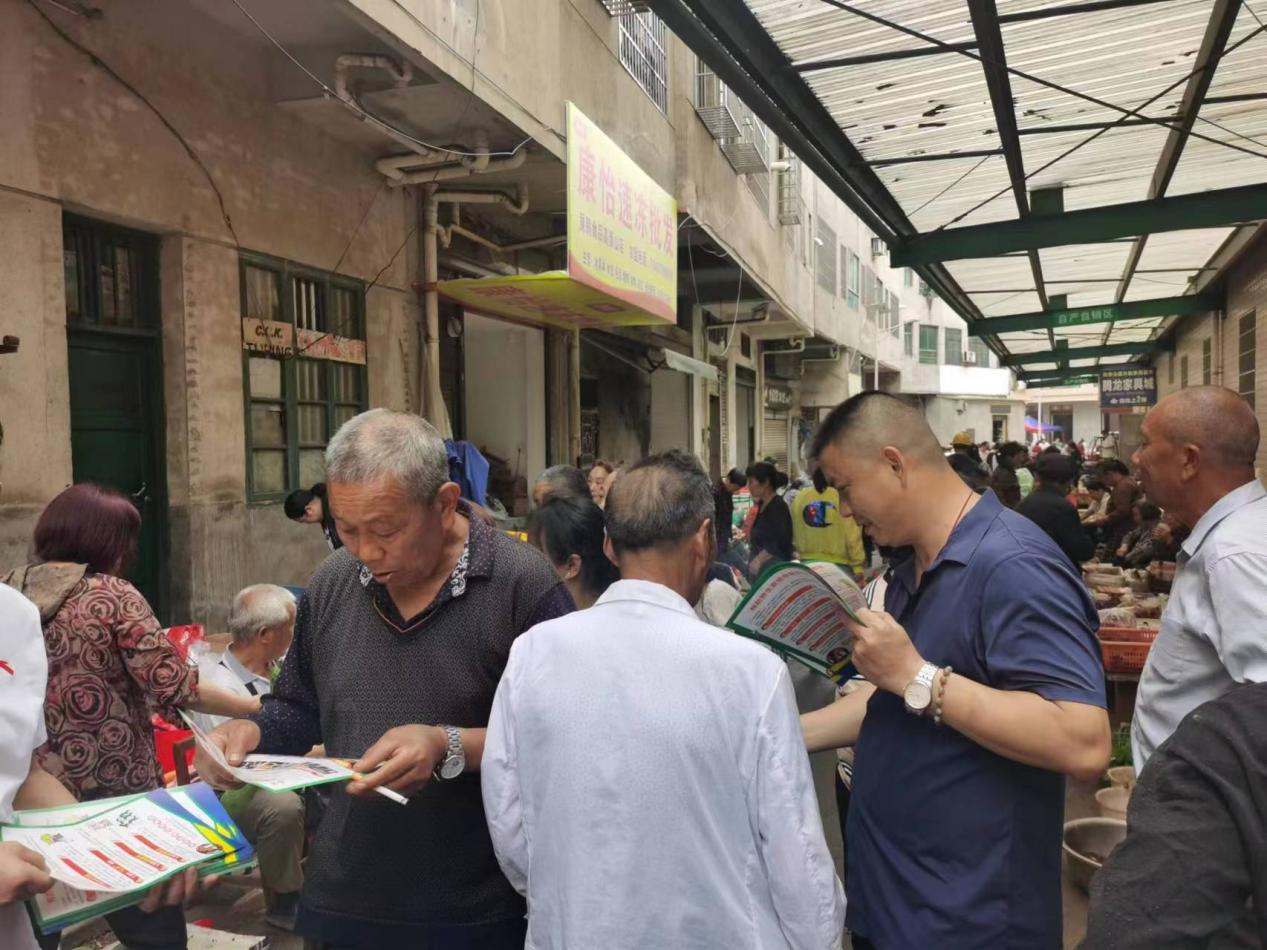 高崇山镇开展野生蘑菇中毒防控宣传活动(图1)