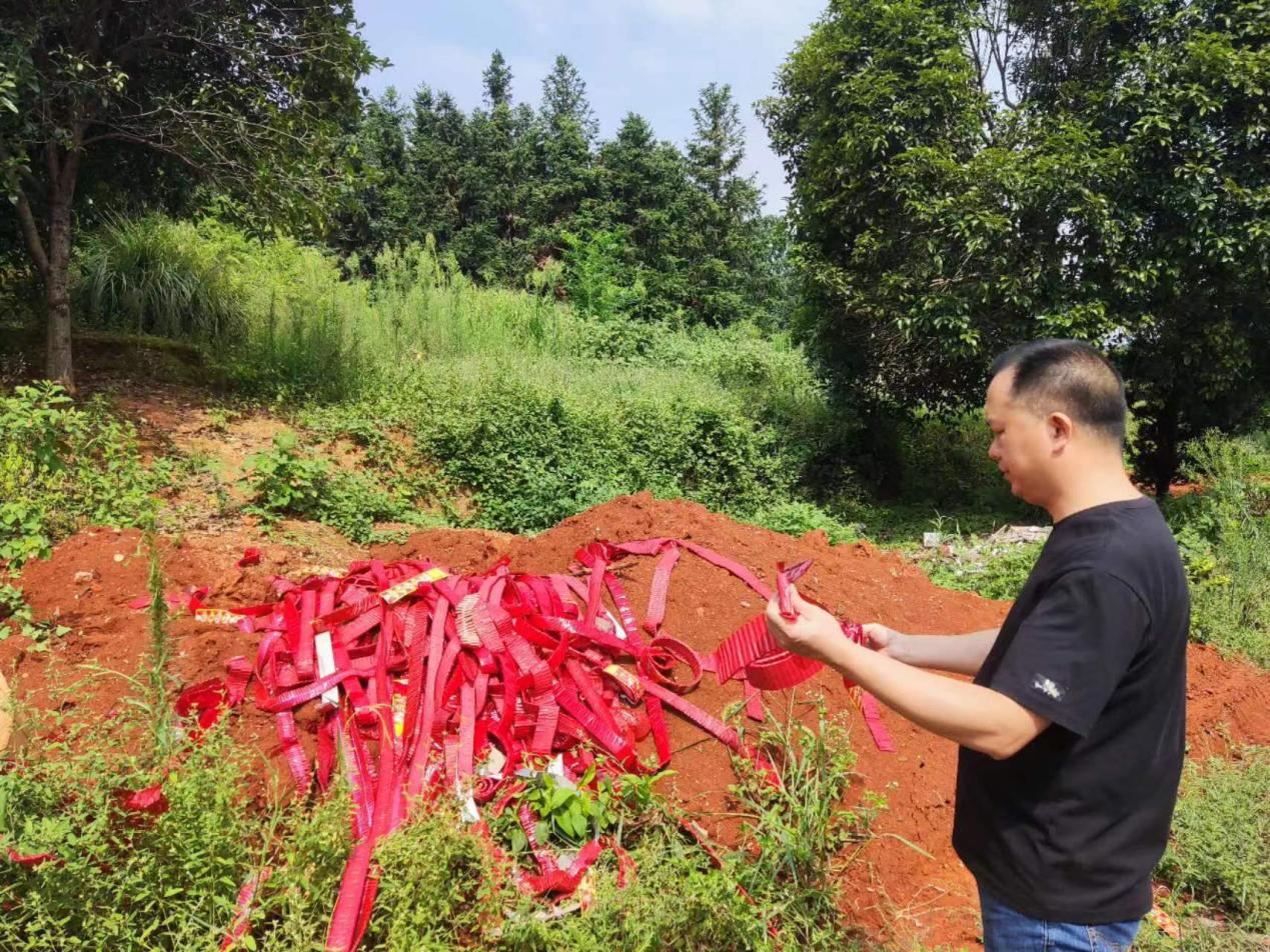 双清区高崇山镇开展中元节烟花爆竹“打非治违” 专项整治行动(图1)
